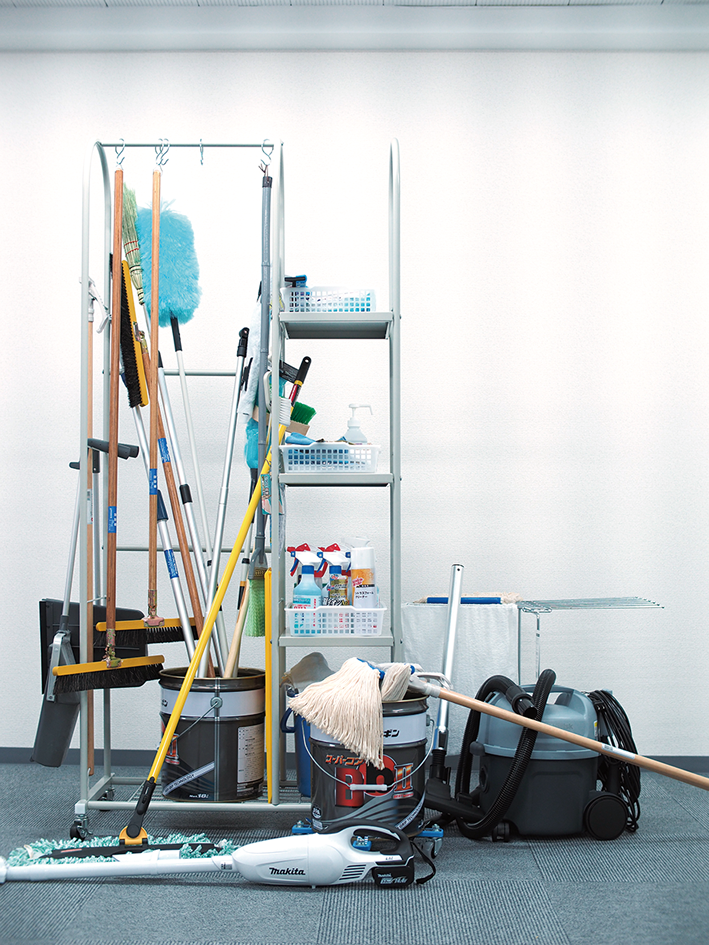 多様な種類の清掃用具